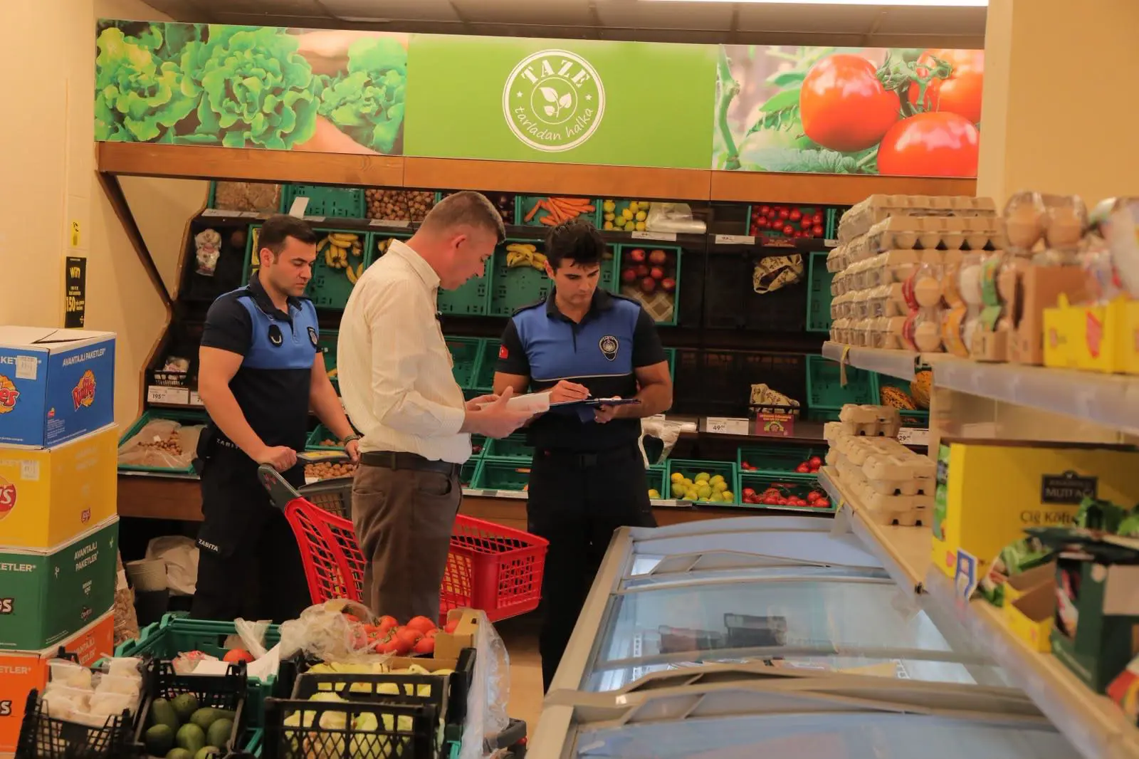 EDİRNE BELEDİYESİ’NDEN ZİNCİR MARKETLERDE DENETİM galeri görseli